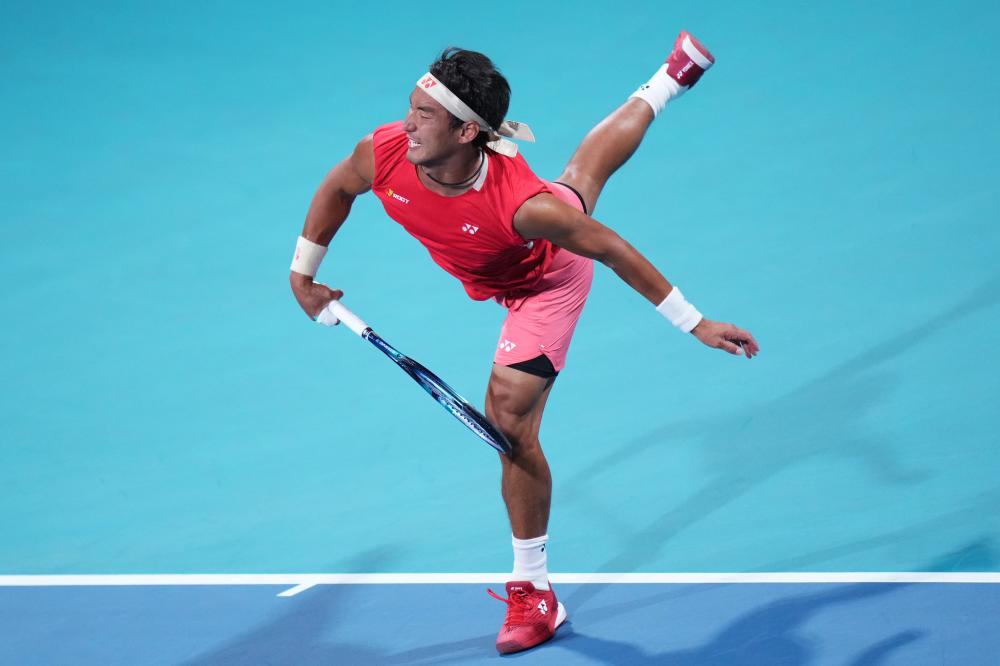 亚历克斯在 亚历克斯在