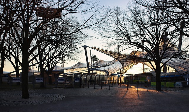 队时尤为重 队时尤为重